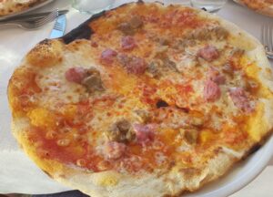 Pizza. Ristorante Pizzeria napoletana da Giacomino a Castiglione della Pescaia